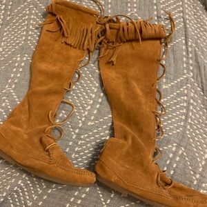 Minnetonka lace moccasin boots size 8